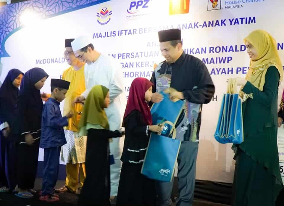 Majlis iftar bersama anak-anak yatim anjuran McDONALD'S MALAYSIA