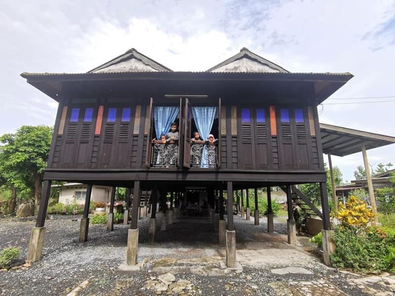 rumah kampung yang anak-anak pun suka balik ke sini