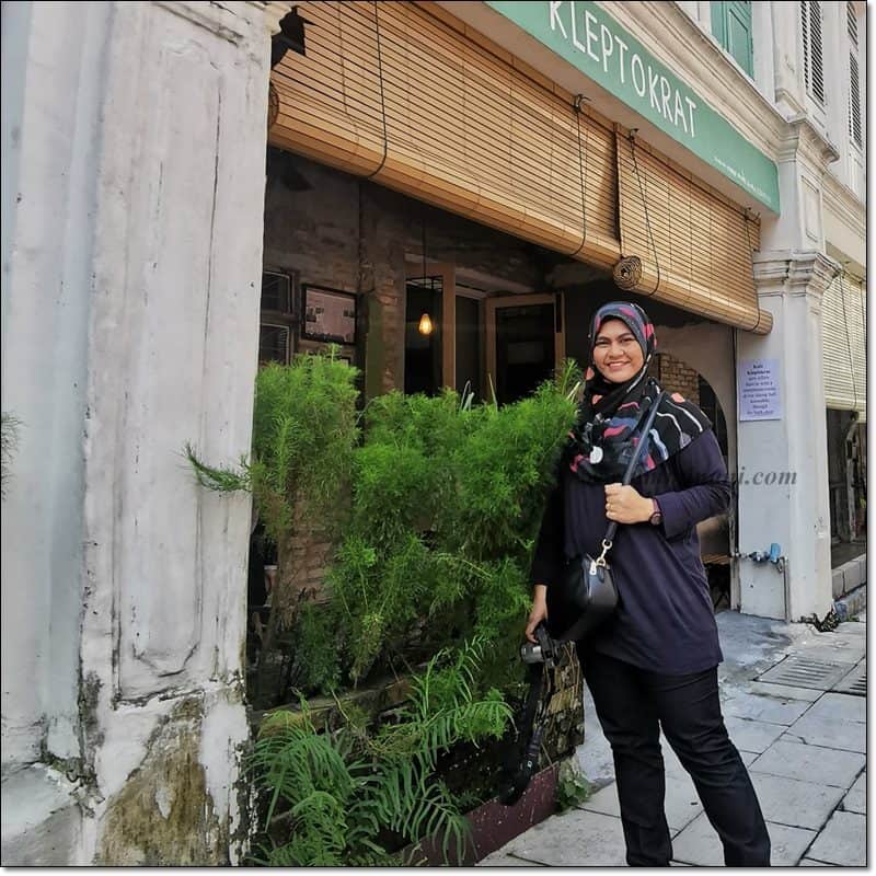 cafe-untuk-instagrammers-bergambar-dan-ootd-di-cafe-kleptorat 