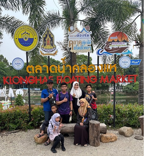 Jalan-jalan ke Hatyai Klonghae Floatign Market memori umminani